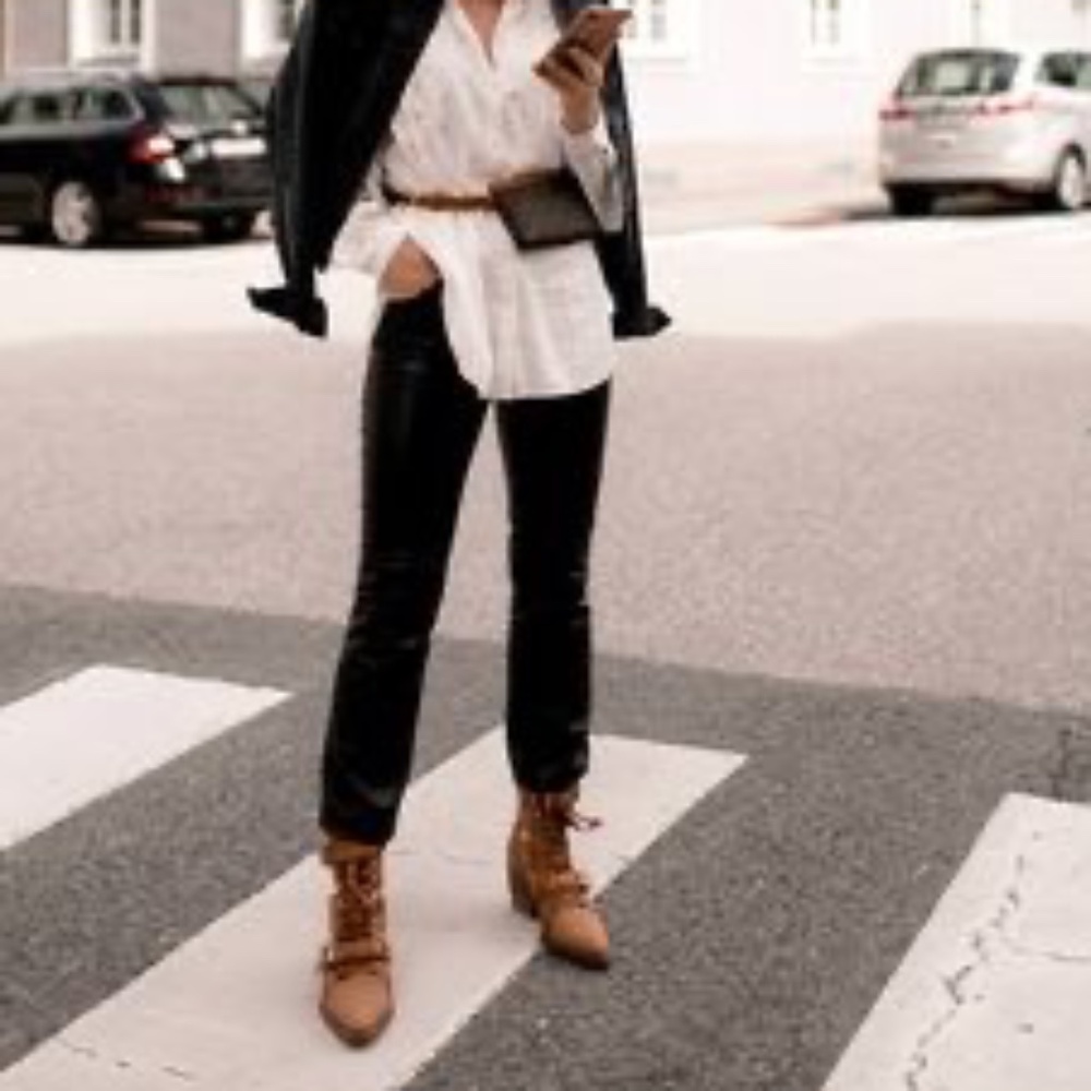 ✨Host Pick✨ Chloe Rylee Suede Ankle Booties - Picture 14 of 14